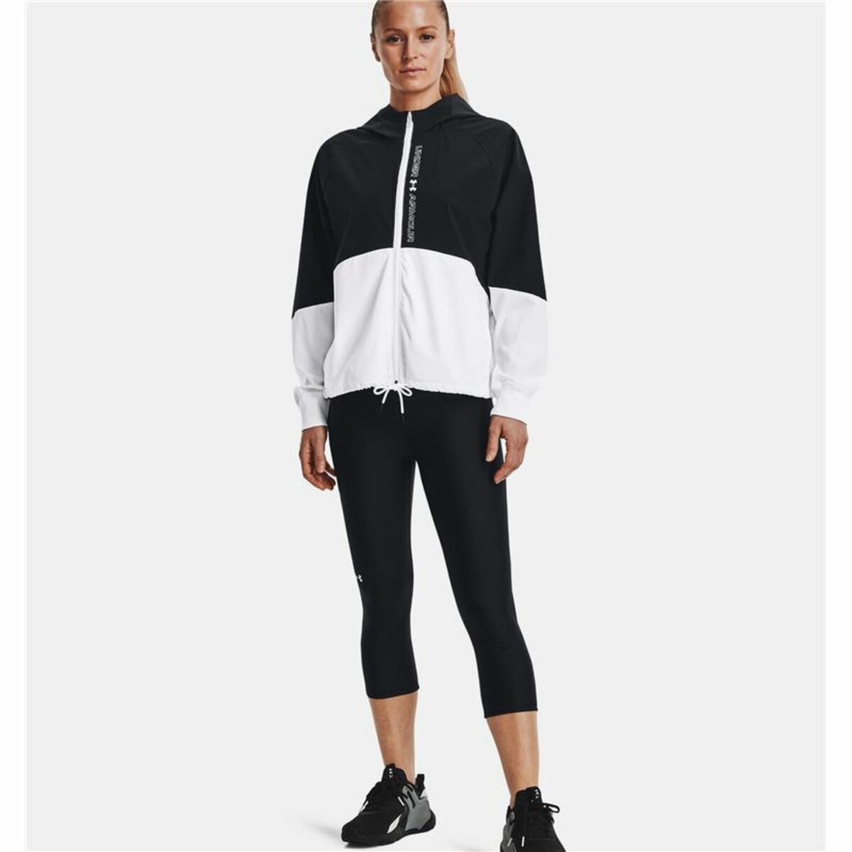 Women's Sports Jacket Under Armour Black for Active Lifestyle