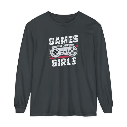 Corea - Camiseta unisex de manga larga teñida con la frase "Juegos antes que las chicas" - StyleMZ 