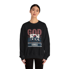 StyleMZ - Sudadera unisex con cuello redondo Heavy Blend™ de God bless Korea - StyleMZ 