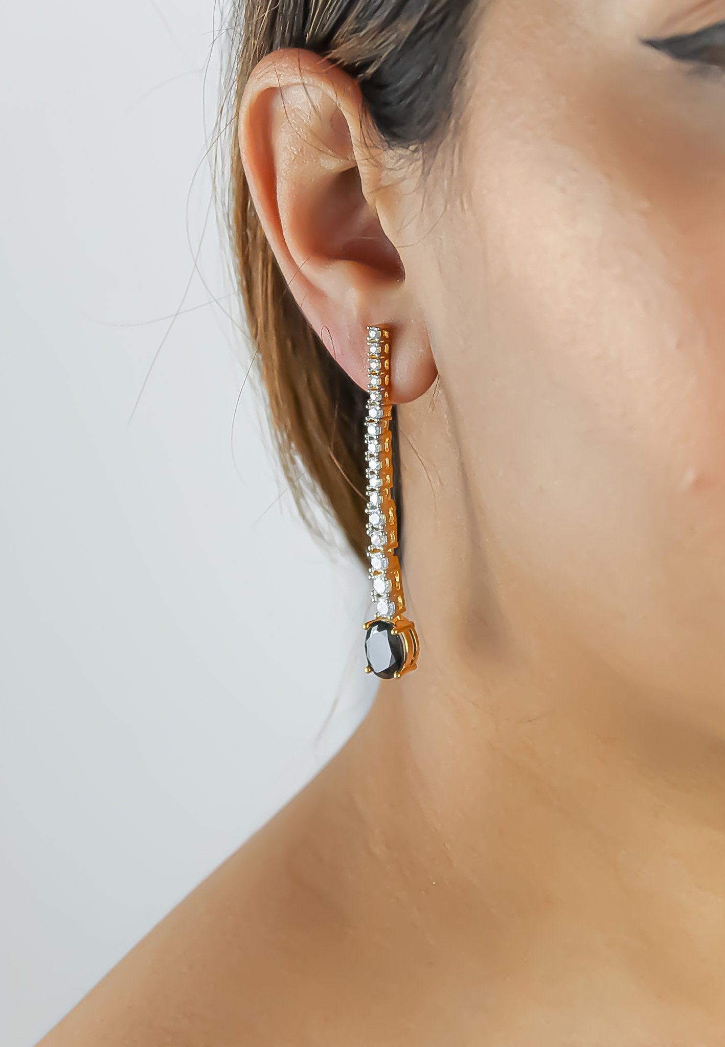 Cruise Marbella Earrings with 17 Zircon Stones