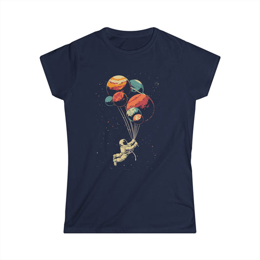 Camiseta Softstyle para mujer con astronauta y globo - StyleMZ 