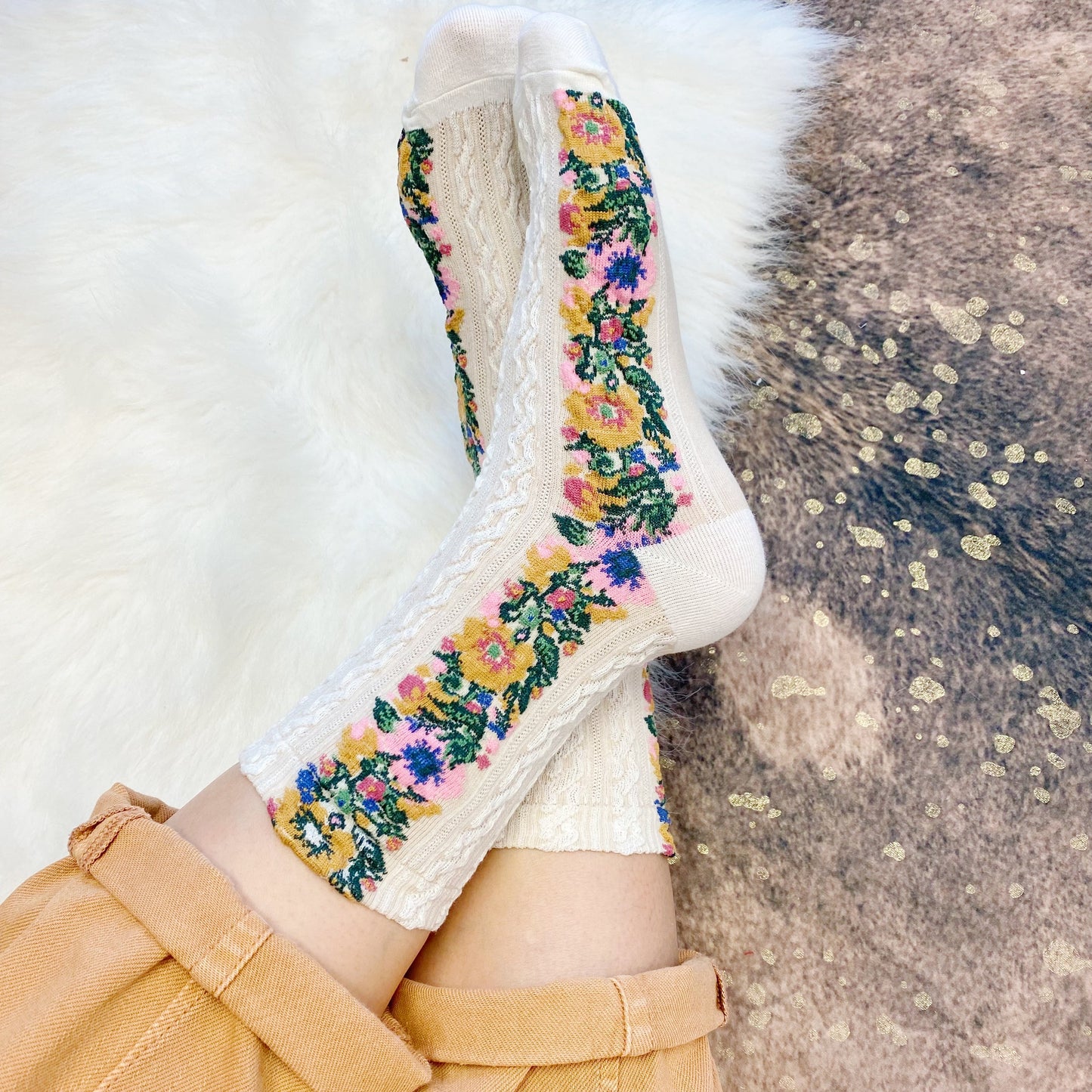 Noble Floral Beauty Socks with Luxurious Knitted Design