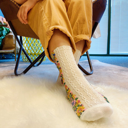 Noble Floral Beauty Socks with Luxurious Knitted Design