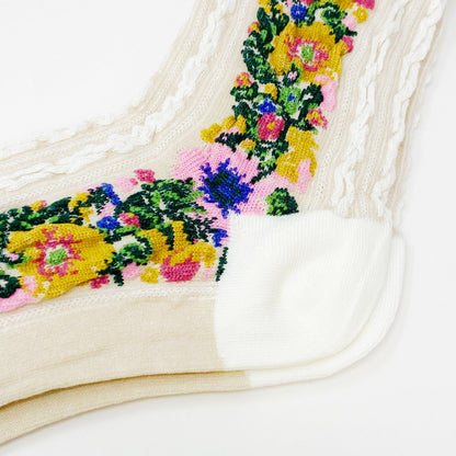 Noble Floral Beauty Socks with Luxurious Knitted Design