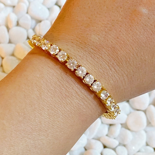 Hand Linked High Class Tennis Bracelet with Cubic Zirconia