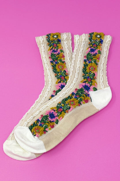 Noble Floral Beauty Socks with Luxurious Knitted Design