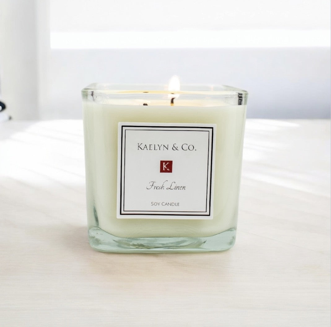 Fresh Linen Medium Cube Candle for a Clean Aroma