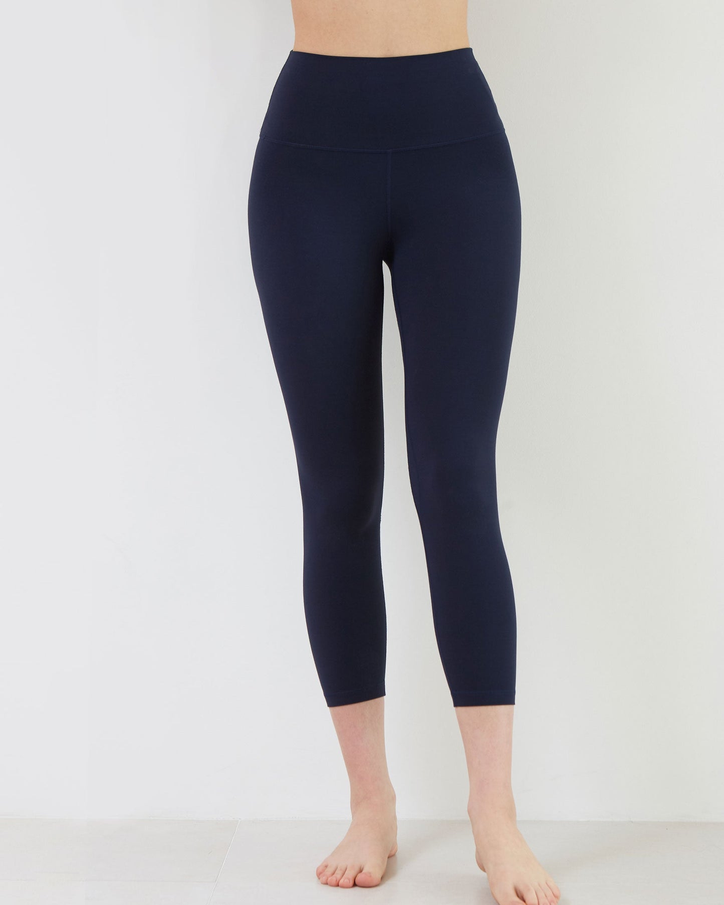 Basic Compass Capri Leggings 21 Inch for Comfort and Style