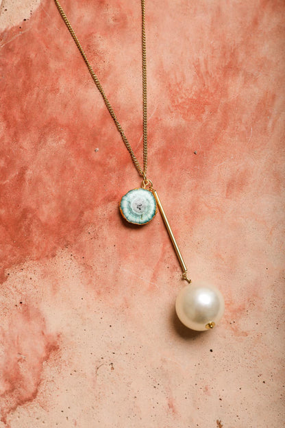 Elegant Gem and Pearl Pendant Necklace for Any Occasion