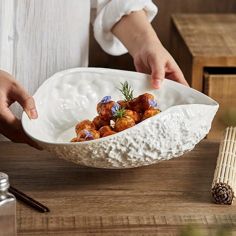 Elegant Shell-Shaped Ceramic Dish Ideal for Seafood Serving