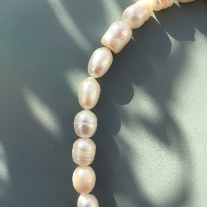 Elegant Pearl Hardware Necklace with Versatile Clasp