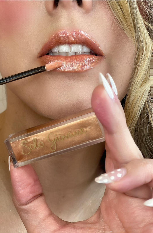 Semi-Clear Lip-Gloss 2 for Long-Lasting Moisture