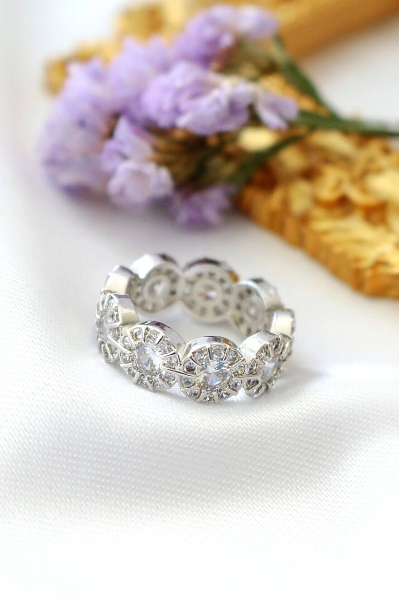 925 Silver Circle Cubic Zirconia Band Ring for Elegant Style