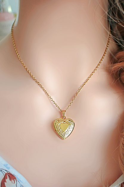 18 Karats Heart Locket Necklace in Gold Plated Steel