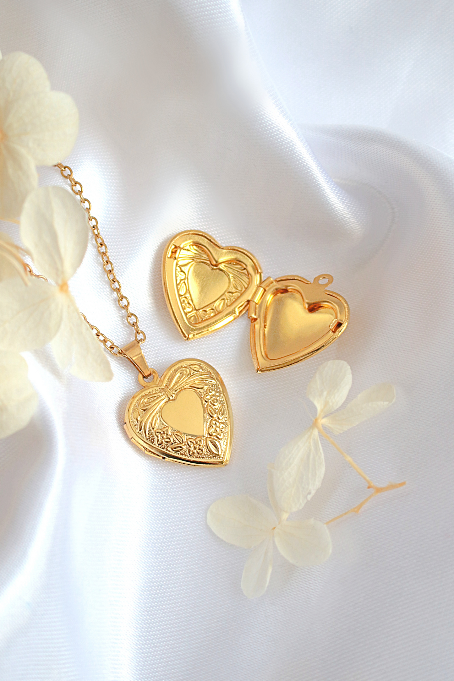 18 Karats Heart Locket Necklace in Gold Plated Steel