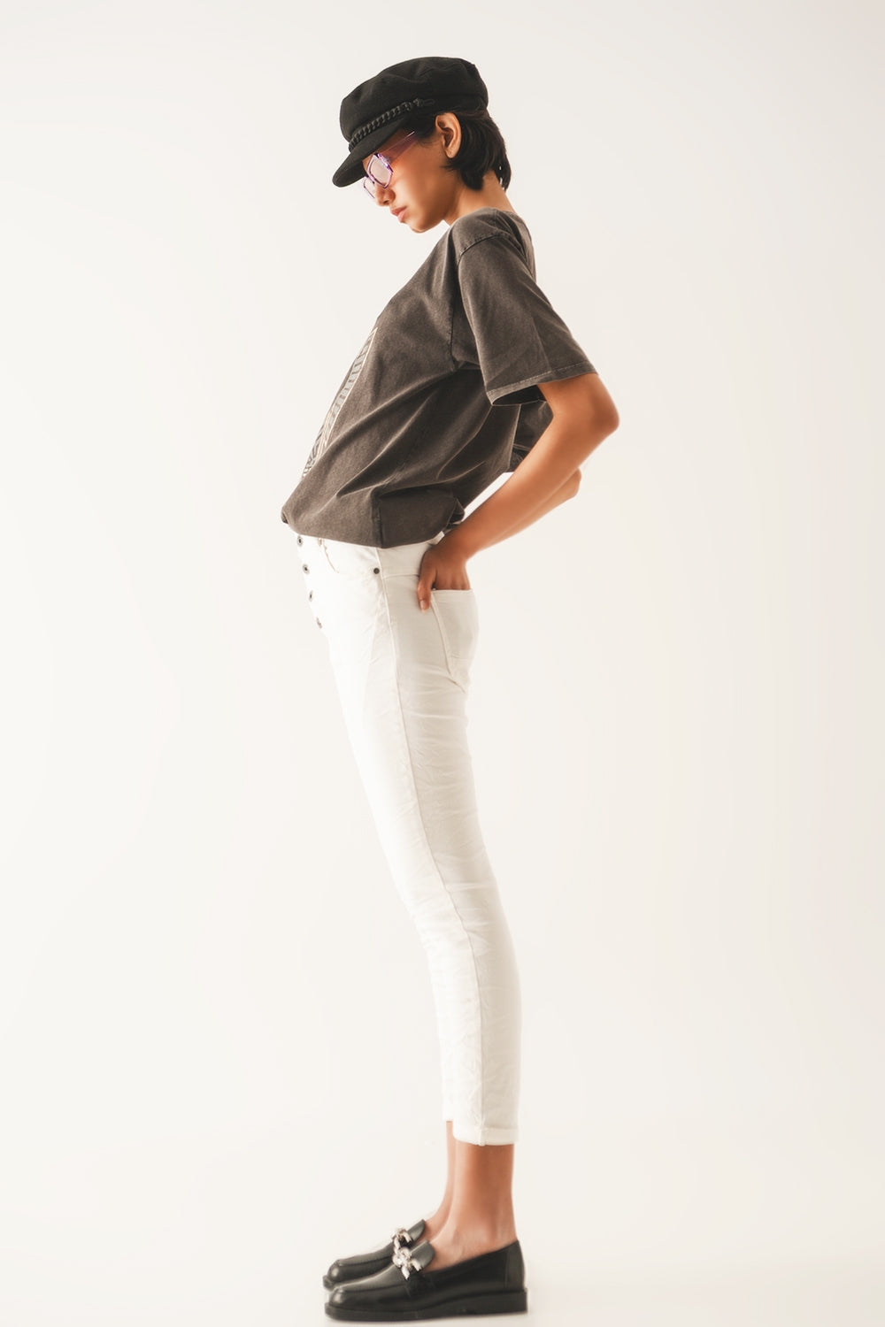 Exposed Buttons Skinny Jeans in Cream for Modern Style