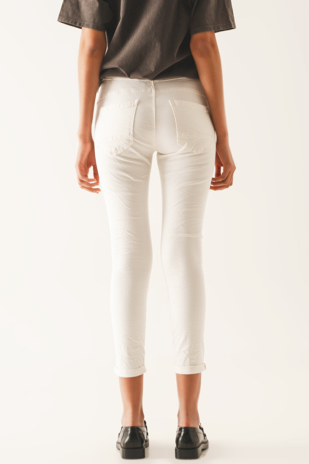 Exposed Buttons Skinny Jeans in Cream for Modern Style