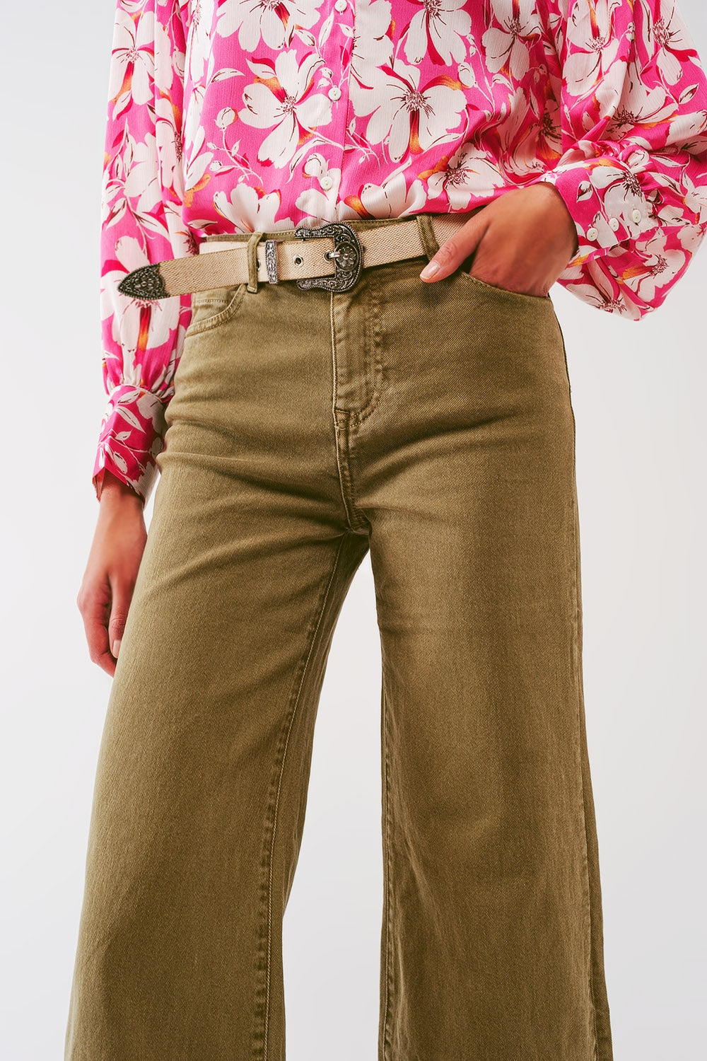 Flare Jeans in Khaki for a Relaxed Daily Look