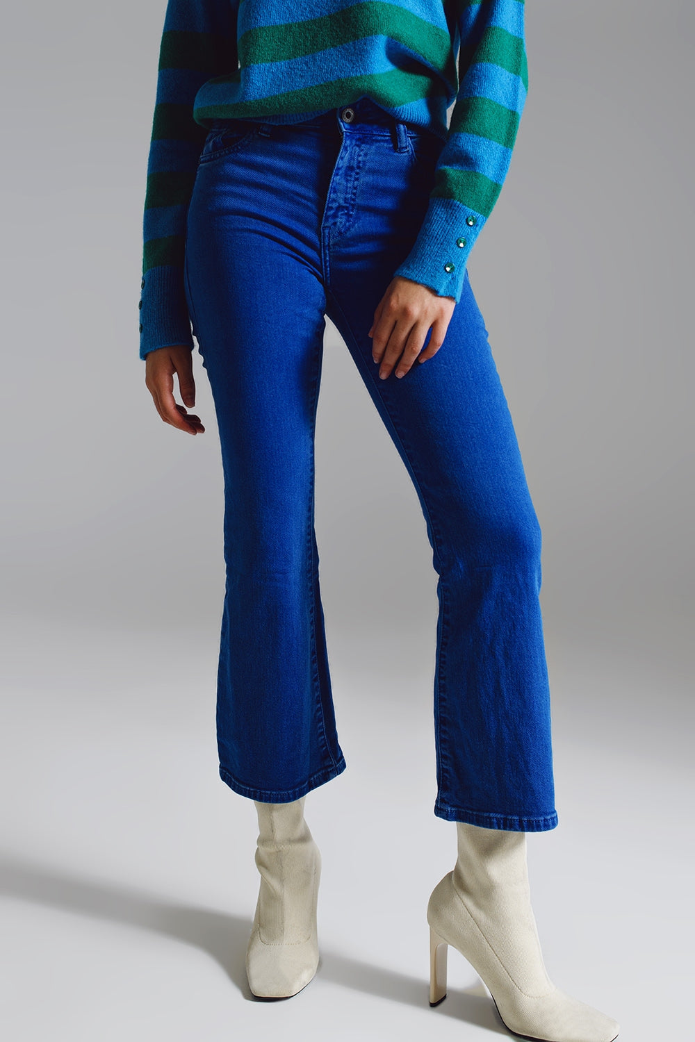 High Waist Flair Jeans in Blue with Five Functional Pockets