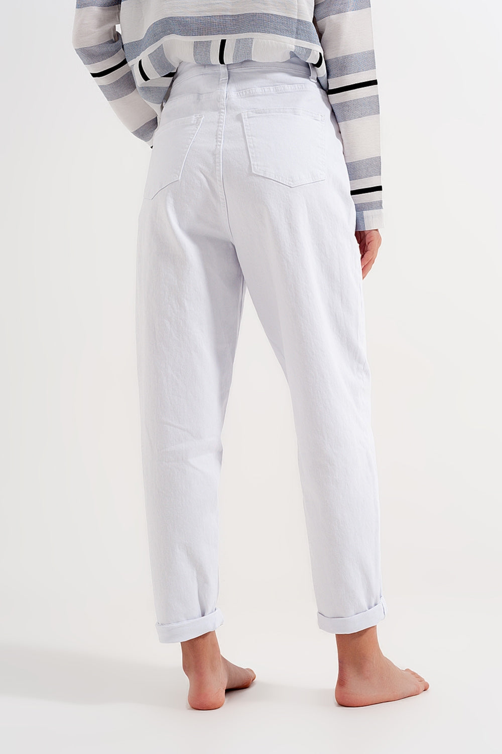 High Waisted Loose Tapered Leg Jeans in White for Comfort