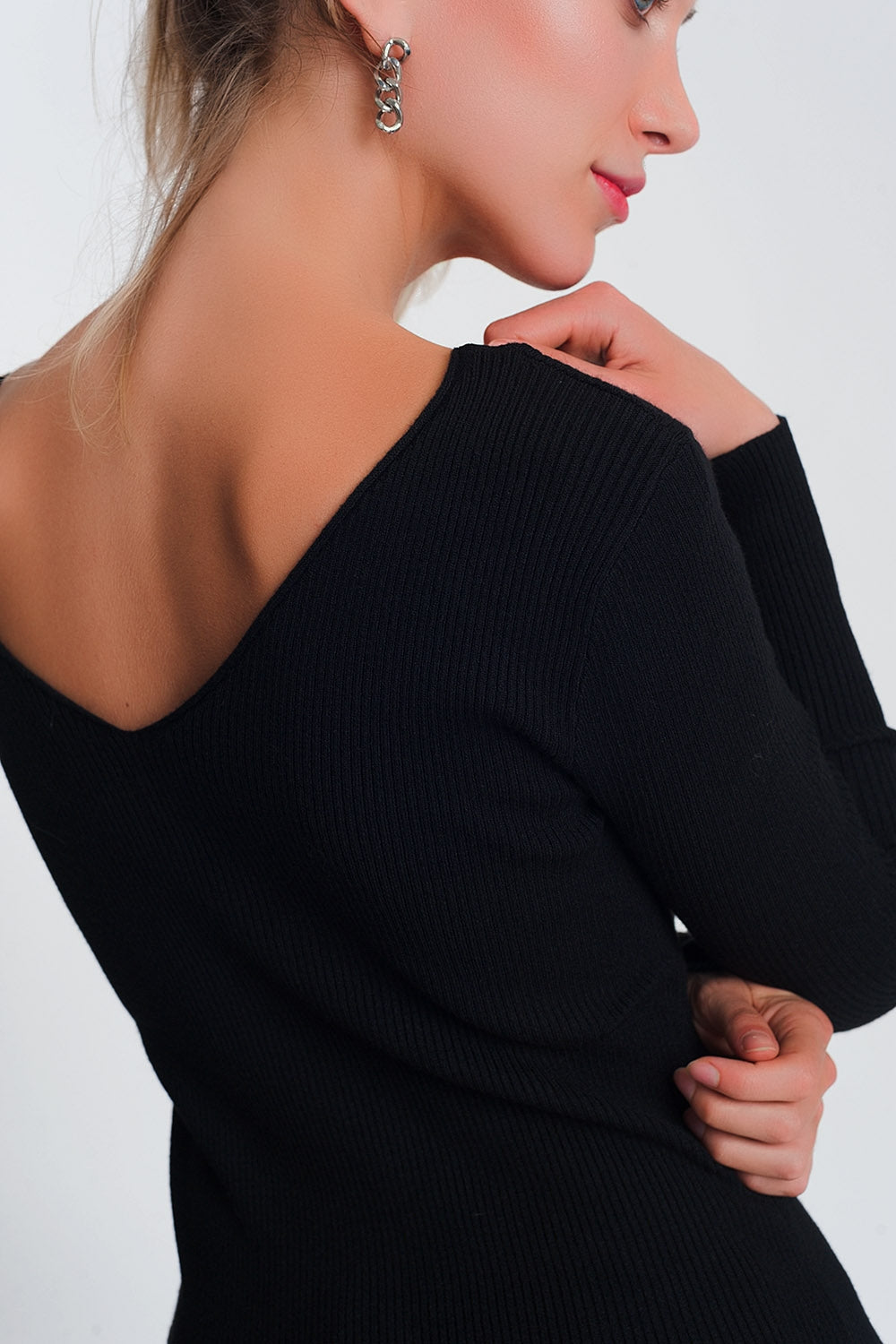 Knitted Jumper in Black With V Back - Casual Bodycon Fit