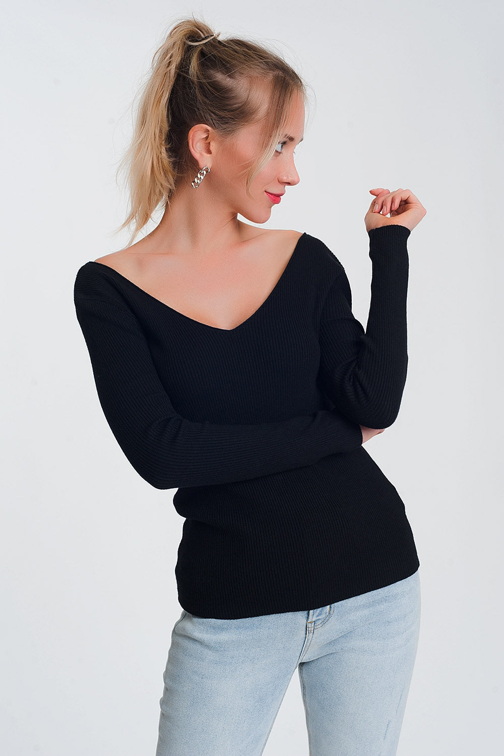 Knitted Jumper in Black With V Back - Casual Bodycon Fit