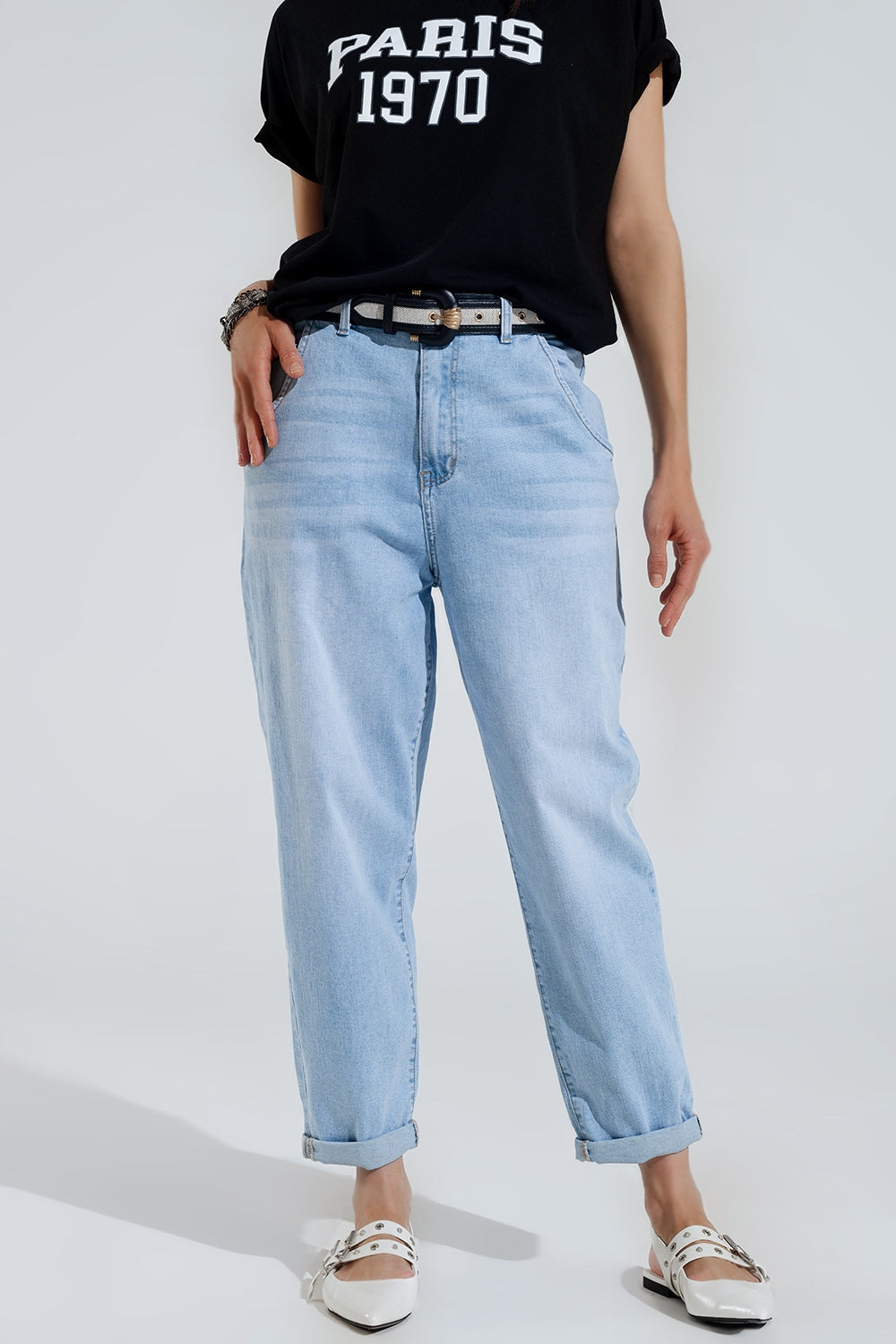 Light Wash Mom Jeans With Side Pockets for Casual Style