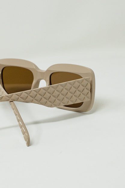 Oval Sunglasses With Smoke Lens in Beige for Stylish Look