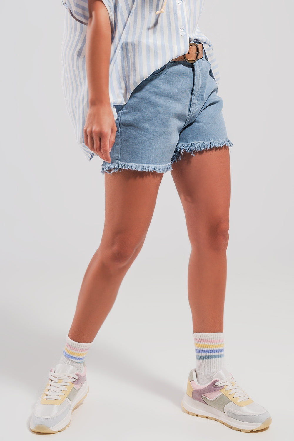 Shorts in Pale Blue with Frayed Ends and Five Pockets