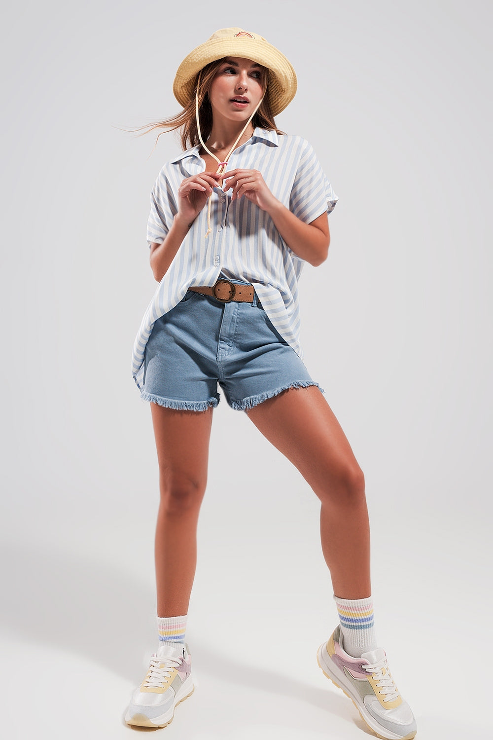 Shorts in Pale Blue with Frayed Ends and Five Pockets