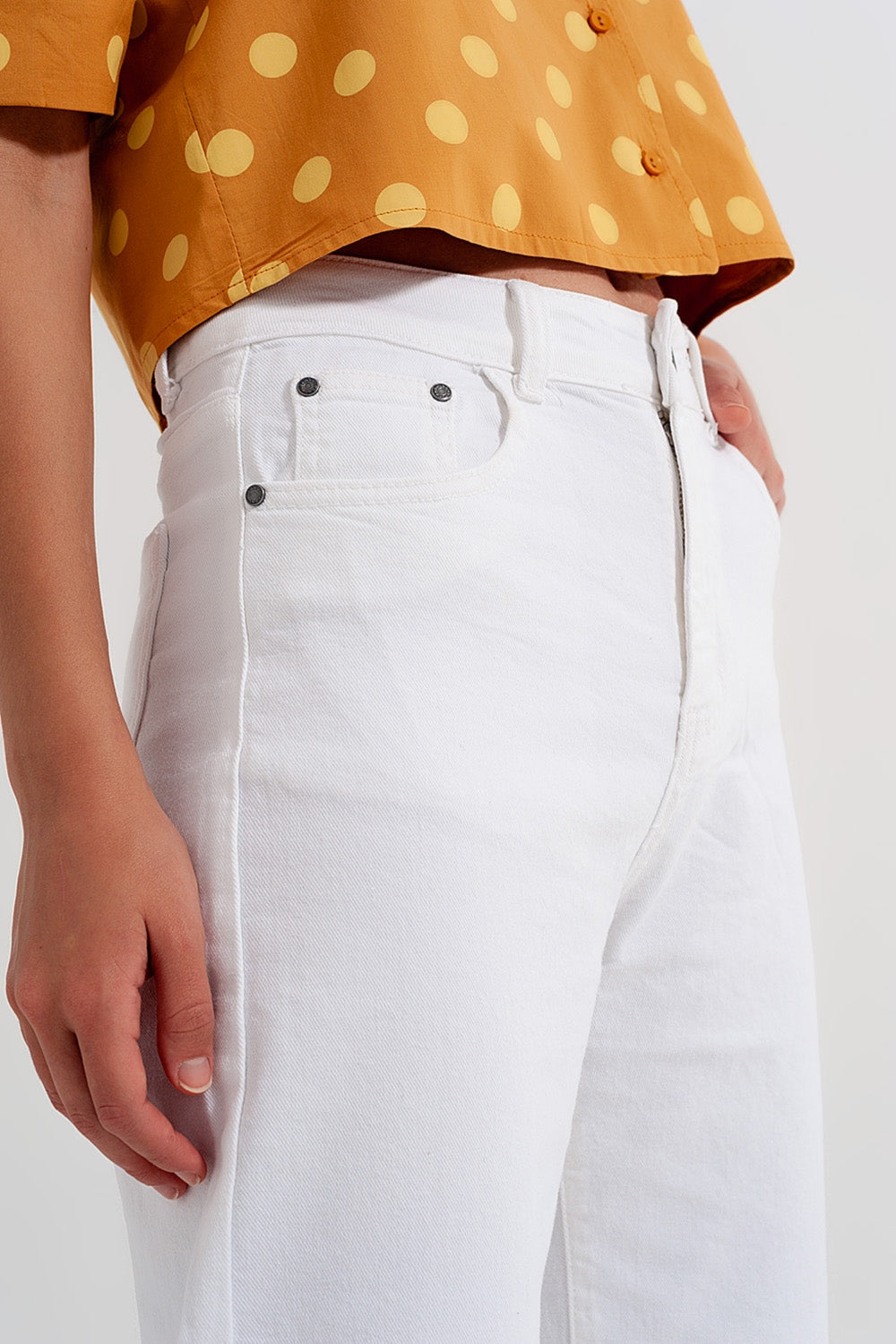 Straight Leg Ankle Grazer Jeans in White for Casual Style