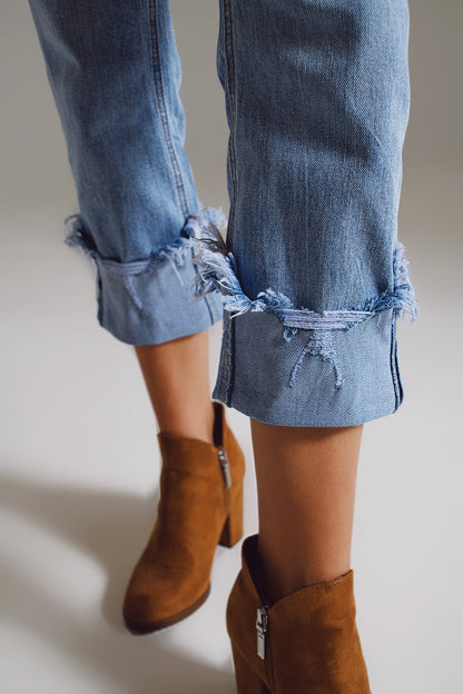 Straight Leg Jeans With Distressed Hem in Light Blue Style