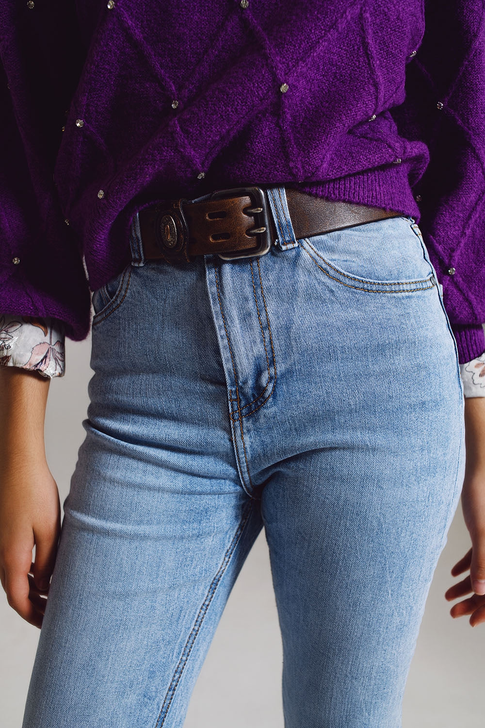 Straight Leg Jeans With Distressed Hem in Light Blue Style