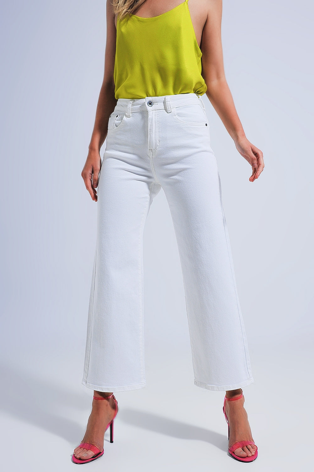 Wide Leg Jeans in White for Casual Chic Style