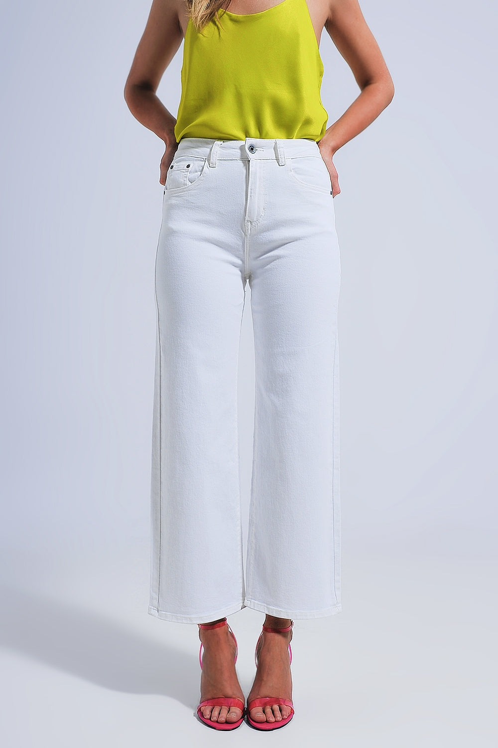 Wide Leg Jeans in White for Casual Chic Style