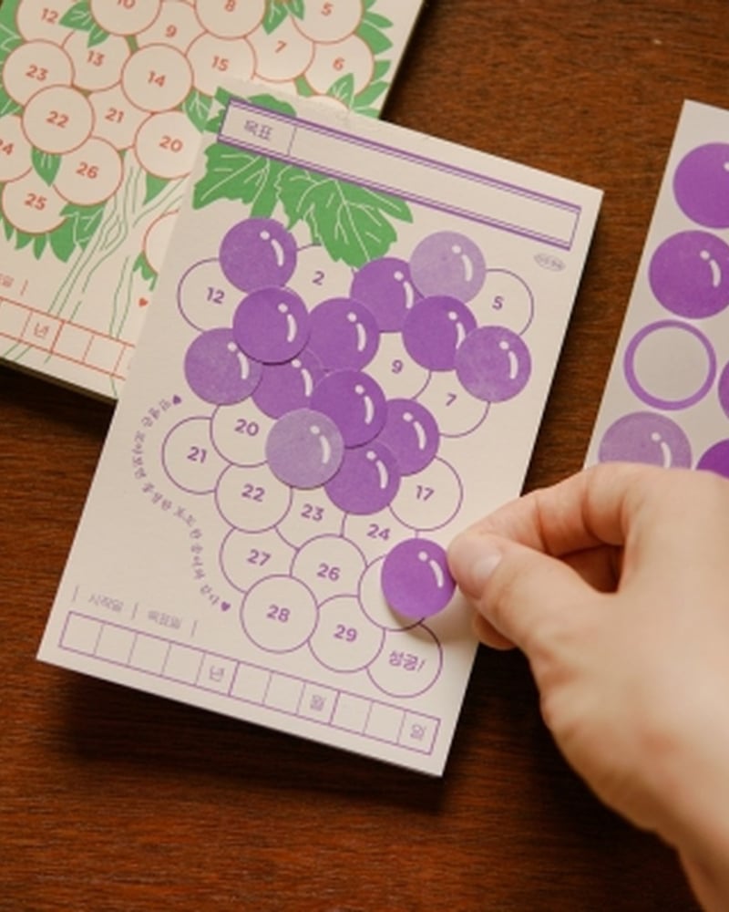 "meta_description": "Use this goal planner to achieve your goals with the Grape Goal Calendar.",