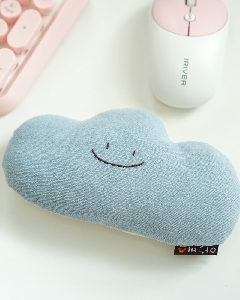 "meta_description": "Cozy SKYBUS wrist cushion for mouse comfort. Includes joyful smile design.",