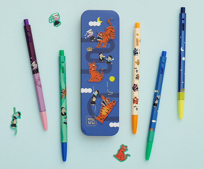 monami 153 "The Sun and the Moon" Ballpoint Pen Set 0.5mm – 5 Pens with Tin Case - Office Supplies