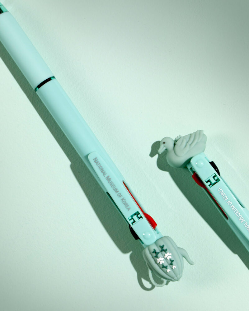 "meta_description": "Elevate your writing with the MUDS Celadon 3-Color Ballpoint Pen, inspired by Korean craftsmanship.",