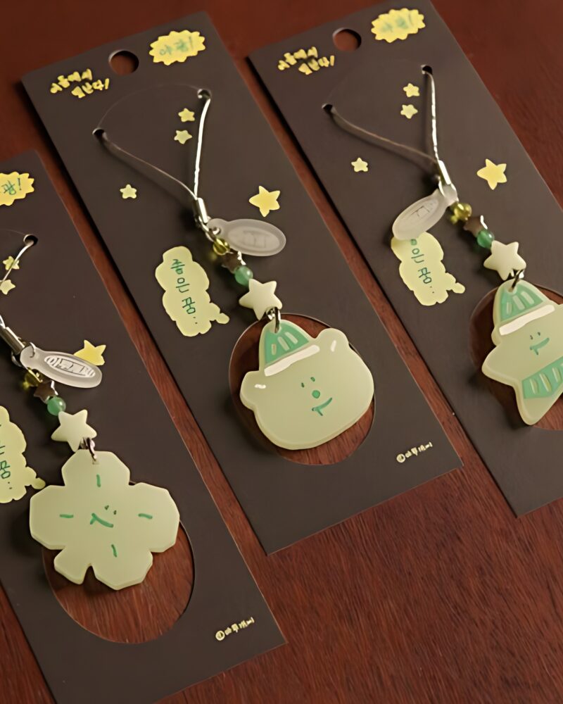 AHMUGAE_C Dreamland! Starland! Glow-in-the-dark Keyring - Office Supplies