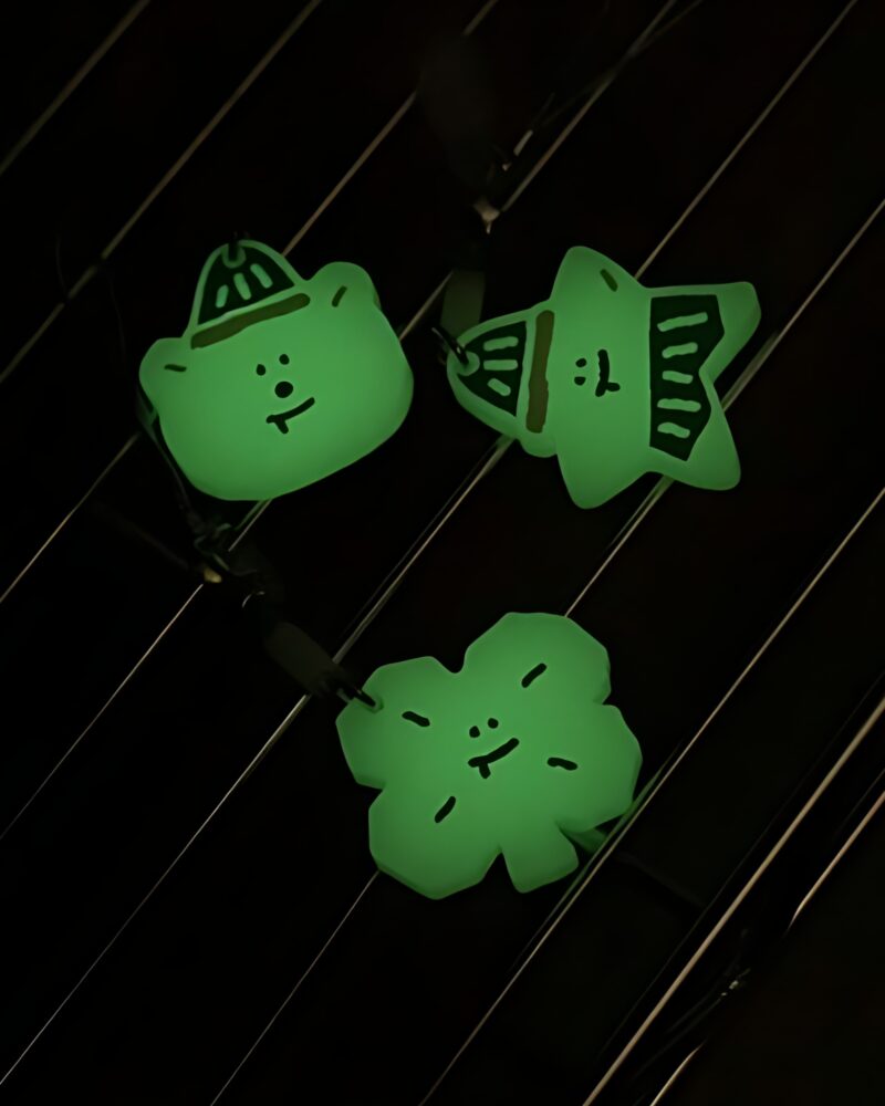 AHMUGAE_C Dreamland! Starland! Glow-in-the-dark Keyring - Office Supplies - View 1