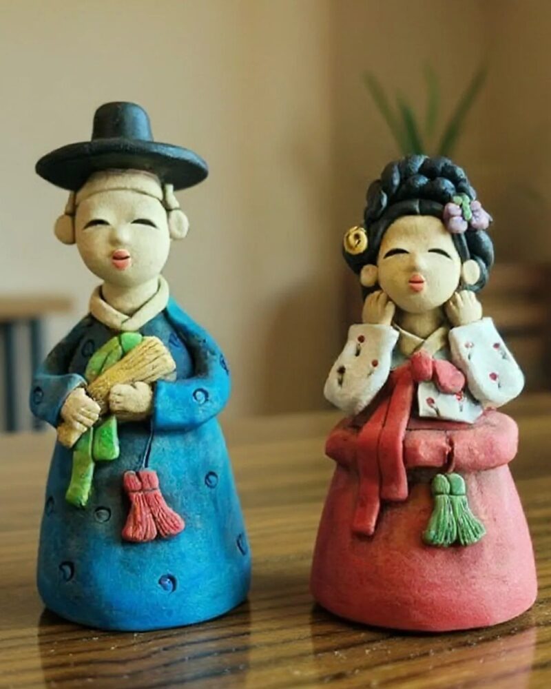 Korea Hwang Jini Traditional Korean Pottery Doll 2P Set