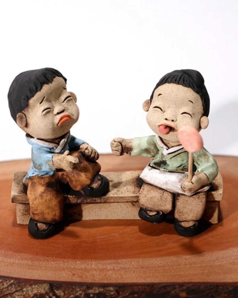 Alternative view of K-Heritage Korea Rock-Paper-Scissors Pottery Doll