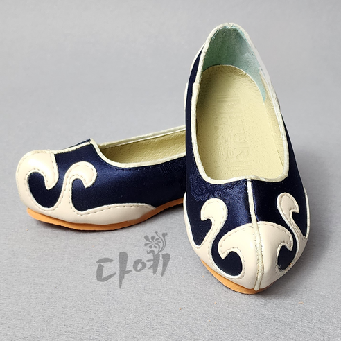 Taesahye Traditional Korean Hanbok shoes for boys