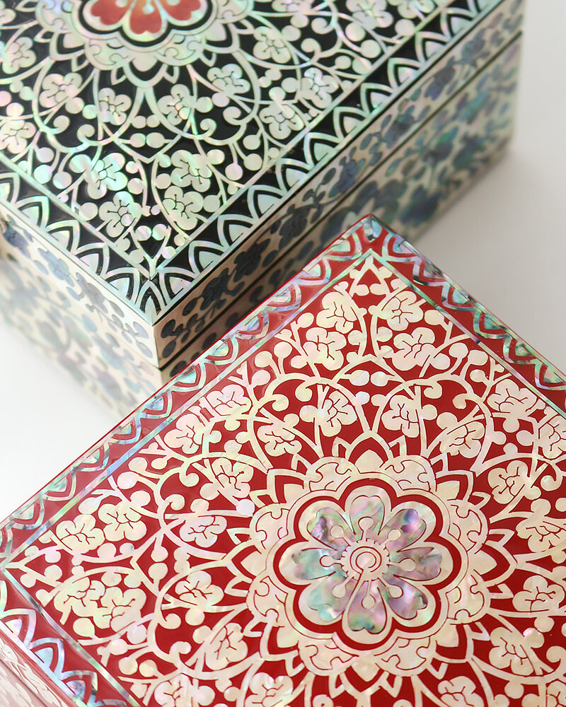 Mini Mother-of-Pearl Jewelry Box Plum Blossom & Arabesque Pattern 11cm