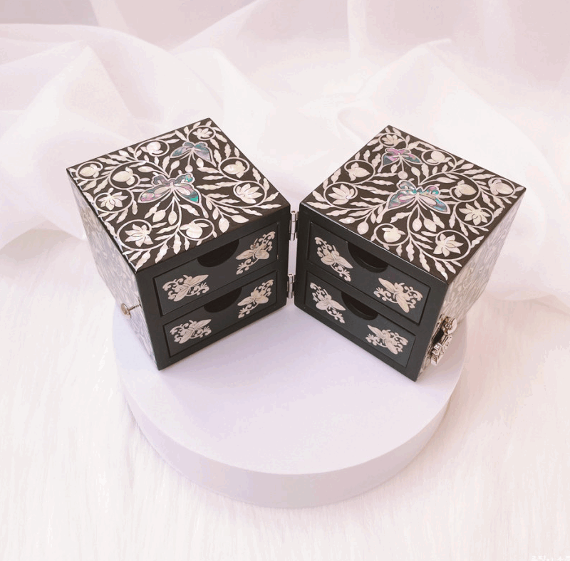 Alternative view of Mother-of-Pearl Lacquerware Flower Butterfly Mother-of-Pearl Jewelry Box