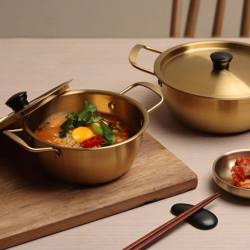 Alternative view of Titanium-Plated Gold Pot (Korean-style gold pot for ramen lovers)