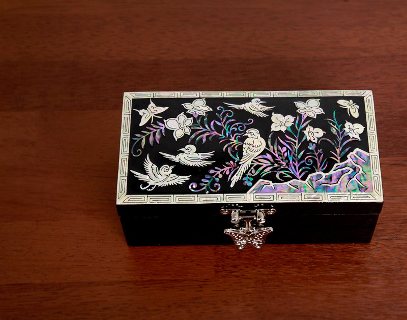 Alternative view of Star Gift Mother-of-Pearl 1-Tier Jewelry Box [lacquer inlay – Flower and Bird Design]