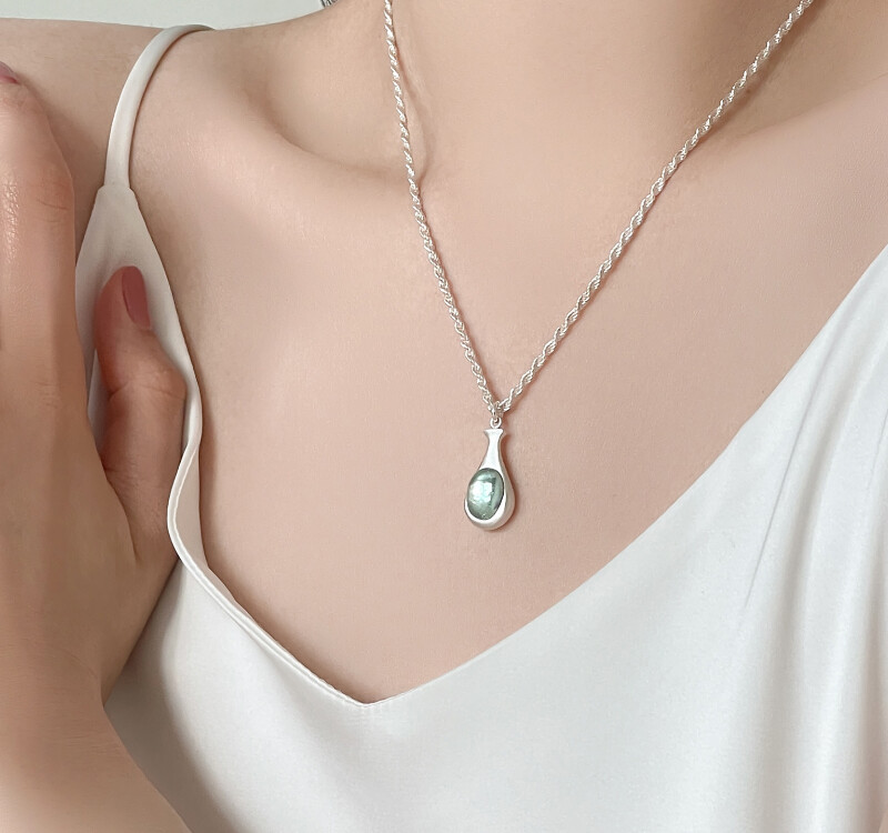 Alternative view of Cheonghwa Baekja (Blue-and-White Porcelain) Necklace