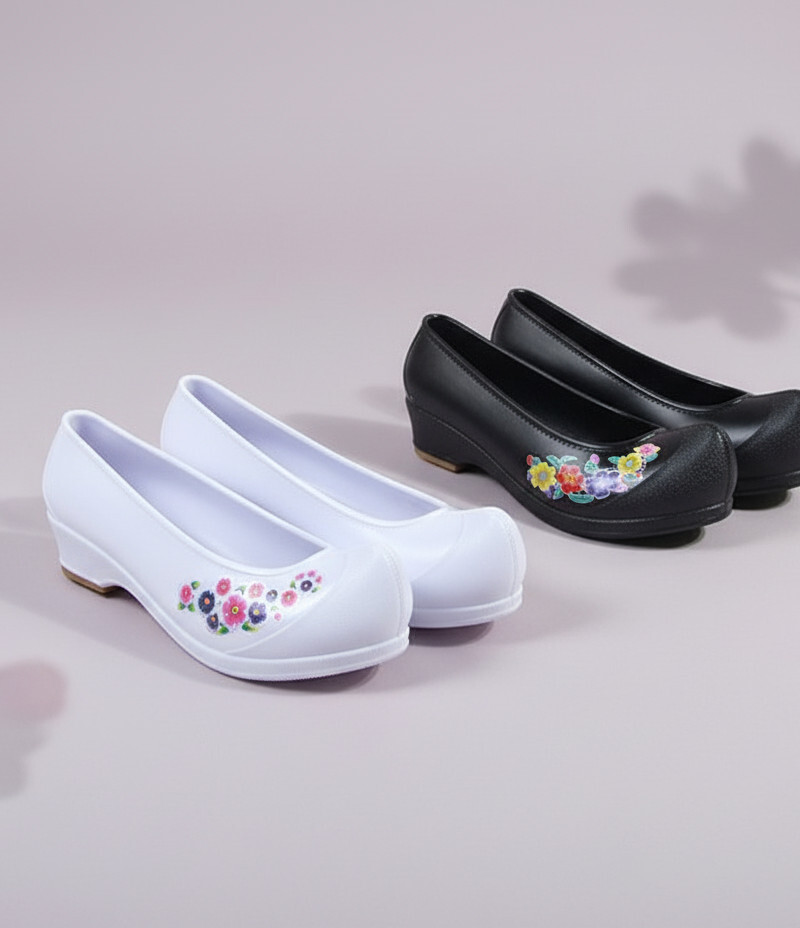 Traditional Korean Rubber Shoes (Hanbok Gomusin)